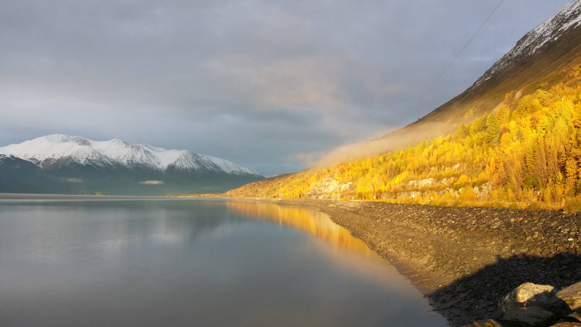 turnagain arm tour lake and mountain