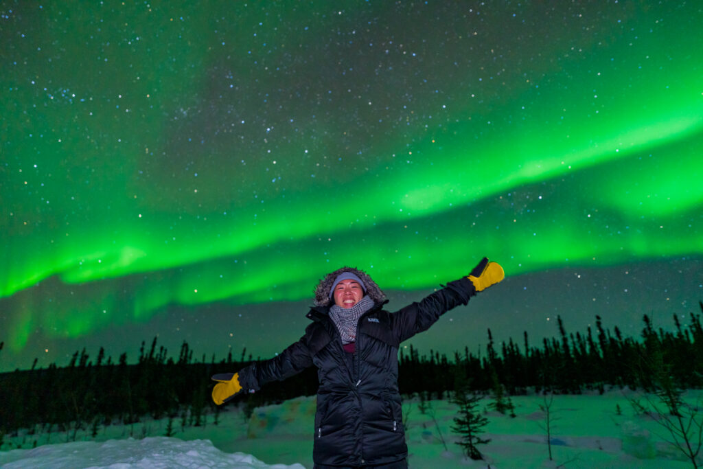 Fairbanks northern lights tour happy guest at the cabin